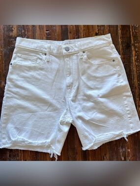 Lucky Brand High Rise 90s Loose Short White Distressed Denim 
Sz 10/30 NWT